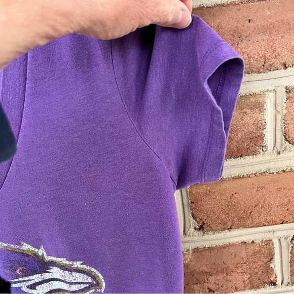 Ladies Baltimore Ravens vneck Tshirt. XL - Picture 7 of 7